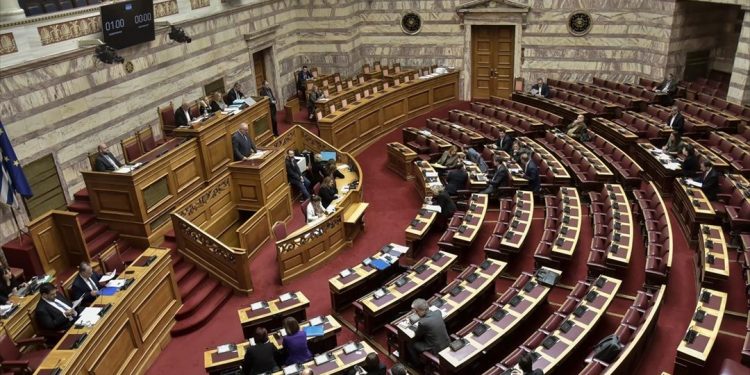Βουλή: Υπερψηφίστηκε το νομοσχέδιο για τους ΟΤΑ