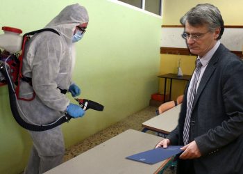 Ποιος είναι ο λοιμωξιολόγος που μας ενημερώνει για τα κρούσματα στην Ελλάδα – Το εντυπωσιακό βιογραφικό του – News.gr