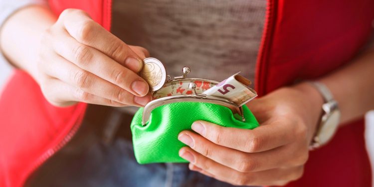 Τι θα γίνει με το Δώρο Πάσχα – Ποιοι θα το εισπράξουν μέχρι τη Μεγάλη Τετάρτη και ποιοι το καλοκαίρι