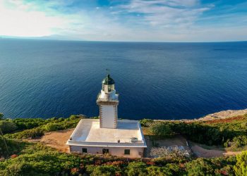 Ο εμβληματικός φάρος «Γουρούνι» στη Σκόπελο – Newsbeast