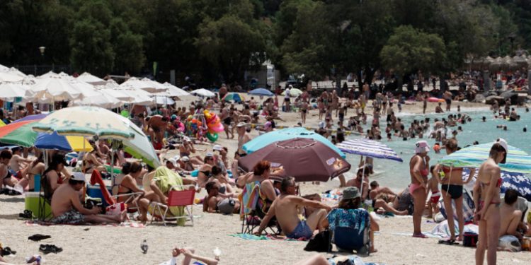 ΕΡΕΥΝΑ MARLAB: Το 47% των Ελλήνων σχεδιάζει ήδη διακοπές