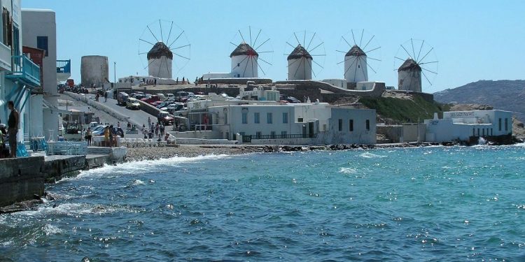 «Συναγερμός» στη Μύκονο μετά το πρώτο επιβεβαιωμένο κρούσμα – News.gr