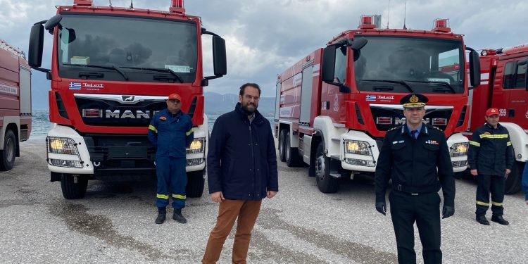 ΠΕΡΙΦΕΡΕΙΑ ΔΥΤΙΚΗΣ ΕΛΛΑΔΑΣ: Έφτασαν τέσσερα ακόμα νέα οχήματα για τις πυροσβεστικές δυνάμεις στη Δυτική Ελλάδα, ενώ αναμένονται άλλα είκοσ