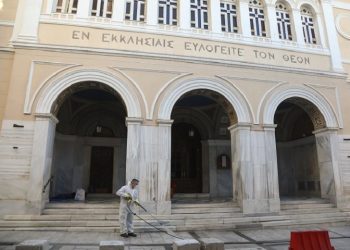 Παραμένουν κλειστές οι εκκλησίες μέχρι τις 28 Απριλίου – News.gr