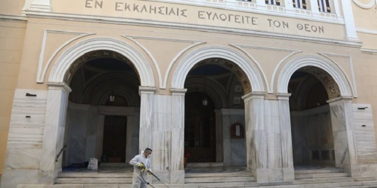 Παραμένουν κλειστές οι εκκλησίες μέχρι τις 28 Απριλίου – News.gr