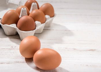 «Βάφτισαν» ελληνικά 324.000 αυγά που εισήγαγαν από τη Βουλγαρία