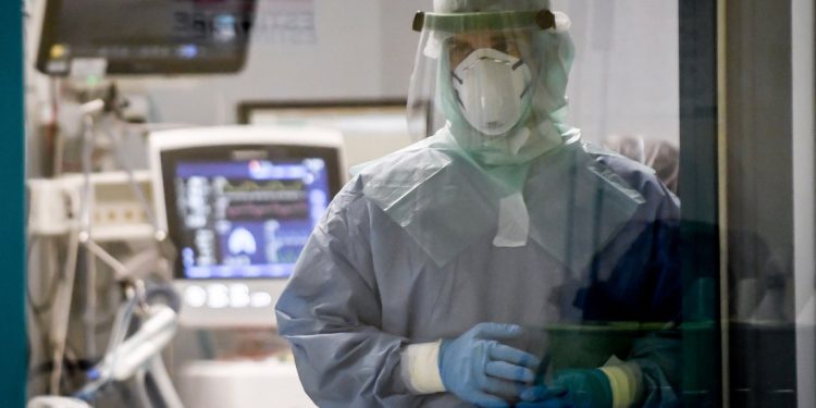 Περισσότεροι από 30.000 νεκροί από τον κοροναϊό – News.gr