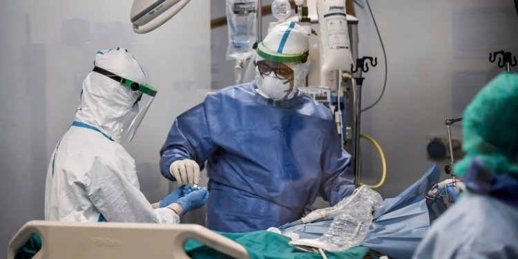 Τερματοφύλακας δίνει μάχη να κρατηθεί στη ζωή – «Το δέρμα του είχε γίνει γκρι» – News.gr