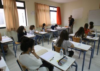 Πώς θα κάθονται οι μαθητές – Τι ανέφερε η υπουργός Παιδείας – News.gr