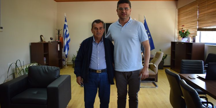 ΔΗΜΟΣ ΑΝΔΡΑΒΙΔΑΣ – ΚΥΛΛΗΝΗΣ: Επίσκεψη στον Δήμαρχο από τον Πρόεδρο της Κοινότητας Μπορσίου Παναγόπουλο Χρήστο