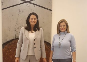 ΔΙΟΝΥΣΙΑ ΑΥΓΕΡΙΝΟΠΟΥΛΟΥ: Παροχή laptops και tablets στους μαθητέςπου τα έχουν ανάγκη