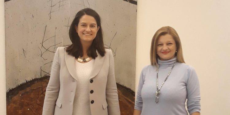 ΔΙΟΝΥΣΙΑ ΑΥΓΕΡΙΝΟΠΟΥΛΟΥ: Παροχή laptops και tablets στους μαθητέςπου τα έχουν ανάγκη