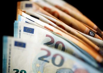 Επίδομα 800 ευρώ: Οι νέες κατηγορίες εργαζομένων που θα το λάβουν