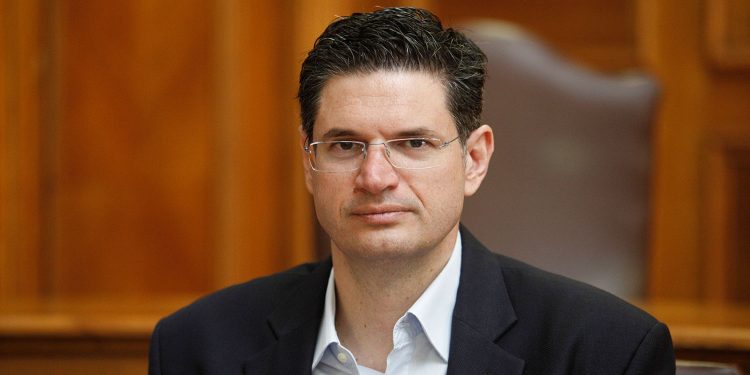 ΔΙΟΝΥΣΗΣ ΚΑΛΑΜΑΤΙΑΝΟΣ: “Ανοχύρωτη η χώρα στην άρση των μέτρων”