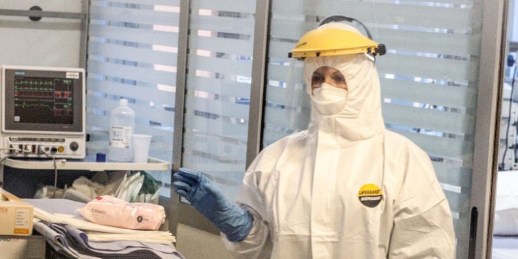 Κωρονοϊός: Ελπιδοφόρα τα πρώτα αποτελέσματα από τη χρήση κολχικίνης σε 60 Ελληνες ασθενείς