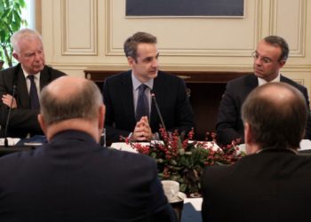 Αρση μέτρων, τι λέει το προσχέδιο: Από 4 Μαΐου έως 5 Ιουνίου θα ανοίγουν σταδιακά τα καταστήματα