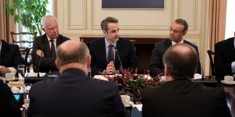 Αρση μέτρων, τι λέει το προσχέδιο: Από 4 Μαΐου έως 5 Ιουνίου θα ανοίγουν σταδιακά τα καταστήματα