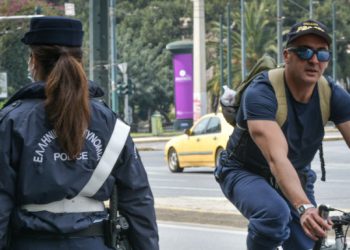 Κορωνοϊός: Οι λόγοι που οι Ελληνες πειθάρχησαν στα περιοριστικά μέτρα