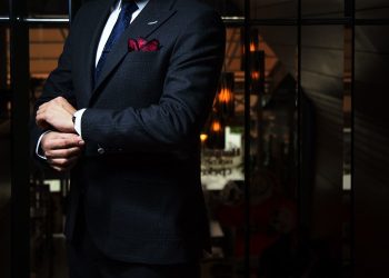 Υπουργός παραβίασε την καραντίνα για να πάει στην παραλία με την οικογένεια του
