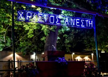 Τι αναμένεται να συμβεί το βράδυ του Μεγάλου Σαββάτου στα μπαλκόνια όλης της χώρας