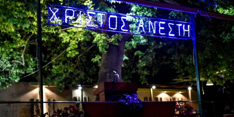 Τι αναμένεται να συμβεί το βράδυ του Μεγάλου Σαββάτου στα μπαλκόνια όλης της χώρας