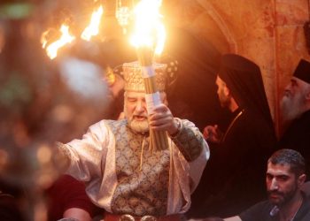 Τι θα γίνει με την αφή του Αγίου Φωτός και την μεταφορά του στην Ελλάδα – Newsbeast