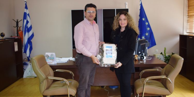 ΔΗΜΟΣ ΑΝΔΡΑΒΙΔΑΣ – ΚΥΛΛΗΝΗΣ: Δωρεά υγειονομικού υλικού από την Δήμητρα Μπράτη