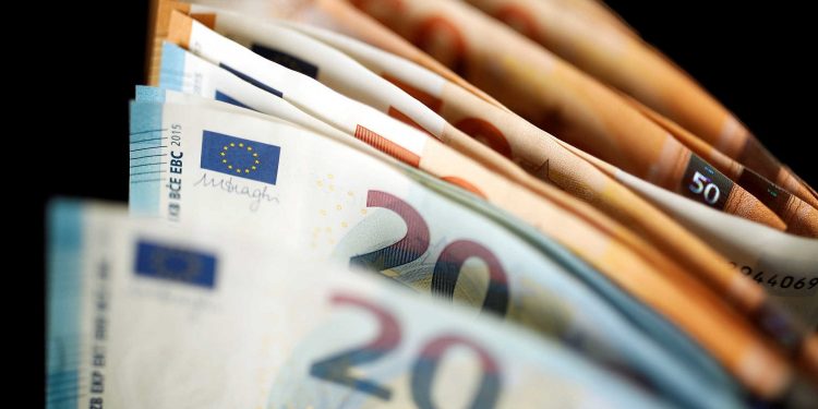 Επίδομα 800 ευρώ: Ξεκινούν τη Δευτέρα οι αιτήσεις για τις ειδικές κατηγορίες