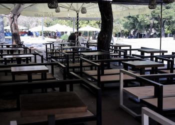 Μειώνεται ο ΦΠΑ στην εστίαση: Πιο φθηνά καφές και αναψυκτικά