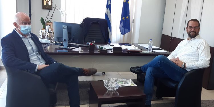 Στον Περιφερειάρχη, Νεκτάριο Φαρμάκη, ο πρώην Πρωθυπουργός και βουλευτής Αχαΐας, Γιώργος Παπανδρέου