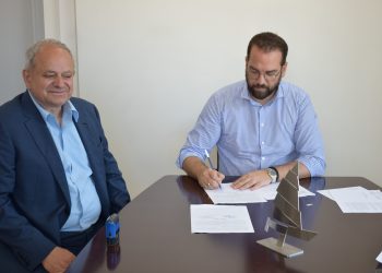ΠΕΡΙΦΕΡΕΙΑ ΔΥΤΙΚΗΣ ΕΛΛΑΔΑΣ: Υπεγράφη η σύμβαση για την επέκταση του Προσήνεμου Μώλου στο λιμάνι της Κυλλήνης