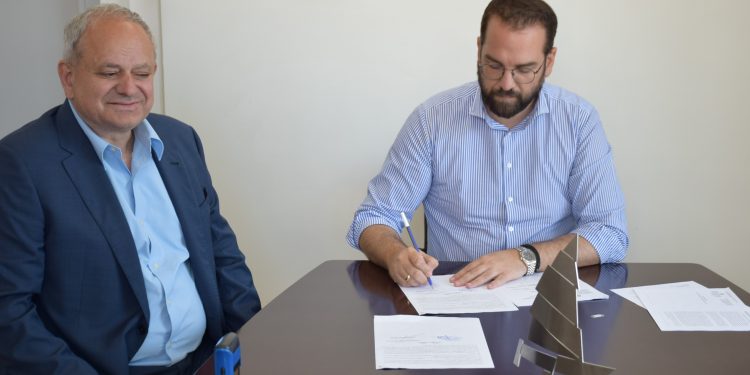 ΠΕΡΙΦΕΡΕΙΑ ΔΥΤΙΚΗΣ ΕΛΛΑΔΑΣ: Υπεγράφη η σύμβαση για την επέκταση του Προσήνεμου Μώλου στο λιμάνι της Κυλλήνης