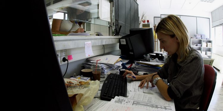 Επιδότηση μισθού από το κράτος έως και 60% τον Ιούνιο