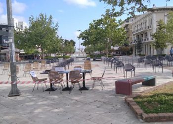 Διαμαρτυρία με άδειες καρέκλες στην Ηλεία