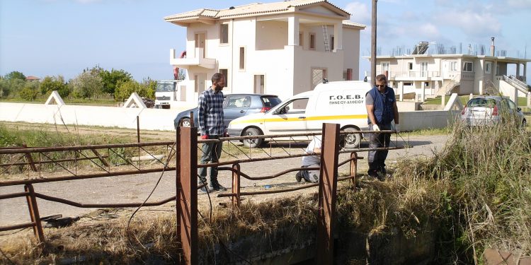Τοποθετήθηκαν προστατευτικά κιγκλιδώματα στην τάφρο στο Καταράχι