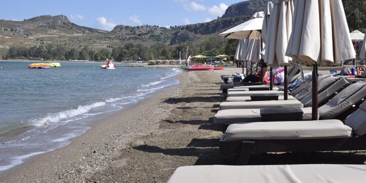 ΟΑΕΔ – Κοινωνικός Τουρισμός: Δωρεάν εισιτήρια για όλους και παράταση των περσινών επιταγών