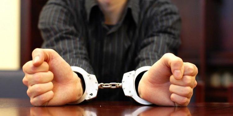 Σύλληψη για παραβίαση μέτρων για την πρόληψη ασθενειών