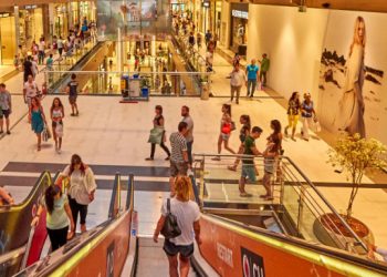 Τρίτο κύμα άρσης μέτρων: Ανοίγουν σχολεία, εμπορικά κέντρα, απελευθερώνονται οι μετακινήσεις