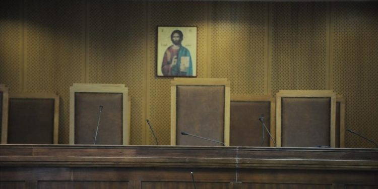 Επαναλειτουργούν τη Δευτέρα οι γραμματείες των δικαστηρίων