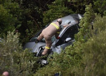 Ι.Χ. έπεσε σε γκρεμό κοντά στα Δουναίικα