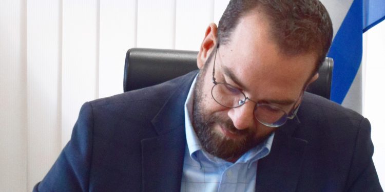 Πρόσθετη χρηματοδότηση για την ένταξη όλων των παραγωγών της Δυτικής Ελλάδας στα Σχέδια Βελτίωσης ζητάει ο Νεκτάριος Φαρμάκης