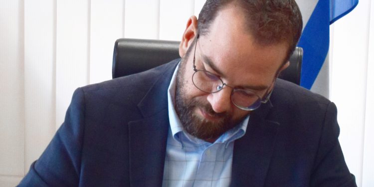 ΠΕΡΙΦΕΡΕΙΑ ΔΥΤΙΚΗΣ ΕΛΛΑΔΑΣ: Διευκρινήσεις για τον τρόπο μεταφοράς των μαθητών ζητά ο Περιφερειάρχης Νεκτάριος Φαρμάκης