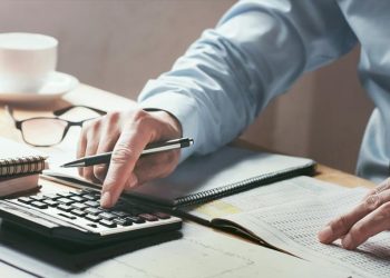 Προς μείωση προκαταβολής φόρου για τις πληττόμενες επιχειρήσεις