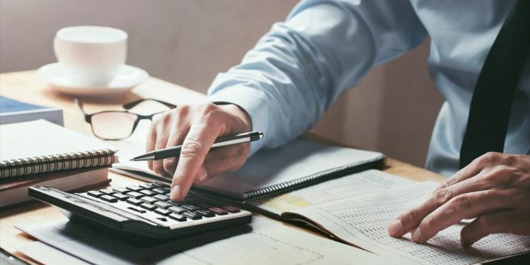 Προς μείωση προκαταβολής φόρου για τις πληττόμενες επιχειρήσεις
