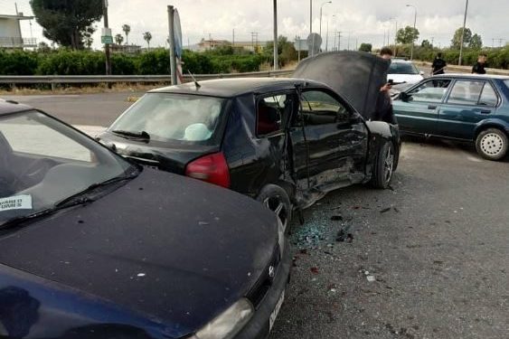 ΝΕΑ ΜΑΝΩΛΑΔΑ: Τροχαίο με τρεις τραυματίες