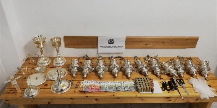 Χαλκιδική: Έκλεψε δισκοπότηρα, καντήλια και χρήματα από εκκλησία