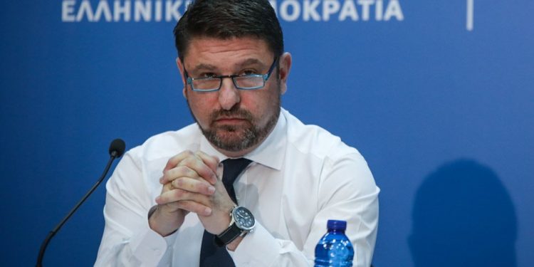 Χαρδαλιάς για συνωστισμό σε πλατείες: “Μη θέτετε σε κίνδυνο ζωές, ο κορωνοϊός δεν κάνει ιδεολογικές ή πολιτικές διακρίσεις”