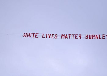 Σάλος στην Αγγλία με ιπτάμενο πανό «White lives matter» πάνω από το Μάντσεστερ Σίτι - Μπέρνλι