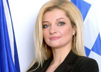 ΔΙΟΝΥΣΙΑ ΑΥΓΕΡΙΝΟΠΟΥΛΟΥ: Επικοινωνία με Κικίλια και Κοντοζαμάνη για την 27χρονη Δώρα από το Βαρθολομιό Ηλείας που μπήκε στην εντατική λίγες ώρες αφότου γέννησε