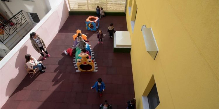 Από σήμερα οι e-αιτήσεις για εγγραφές-επανεγγραφές στους βρεφονηπιακούς του ΟΑΕΔ